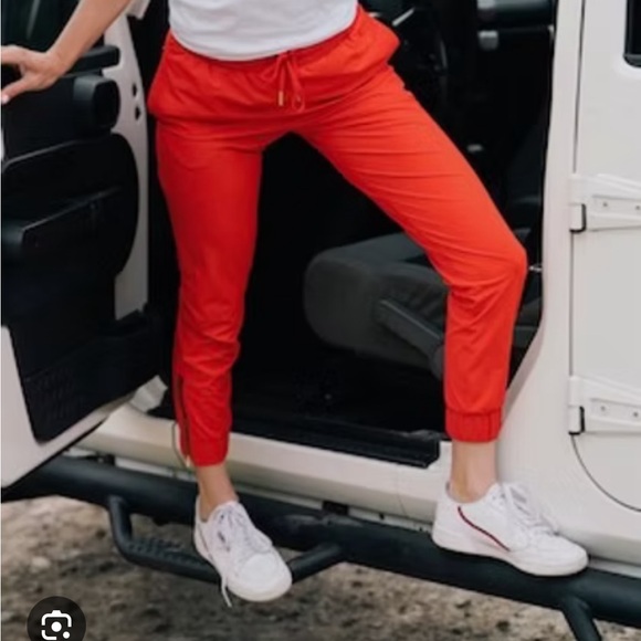 NWOT ZYIA Black Cropped Jogger - Picture 7 of 8